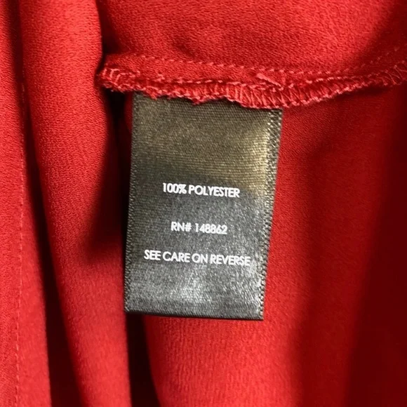 New Torrid 1X Plus Georgette Red Pintuck Button Front Blouse 18305011 - Picture 9 of 9